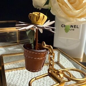 Tory Burch leather flower pot keychain - NWT
